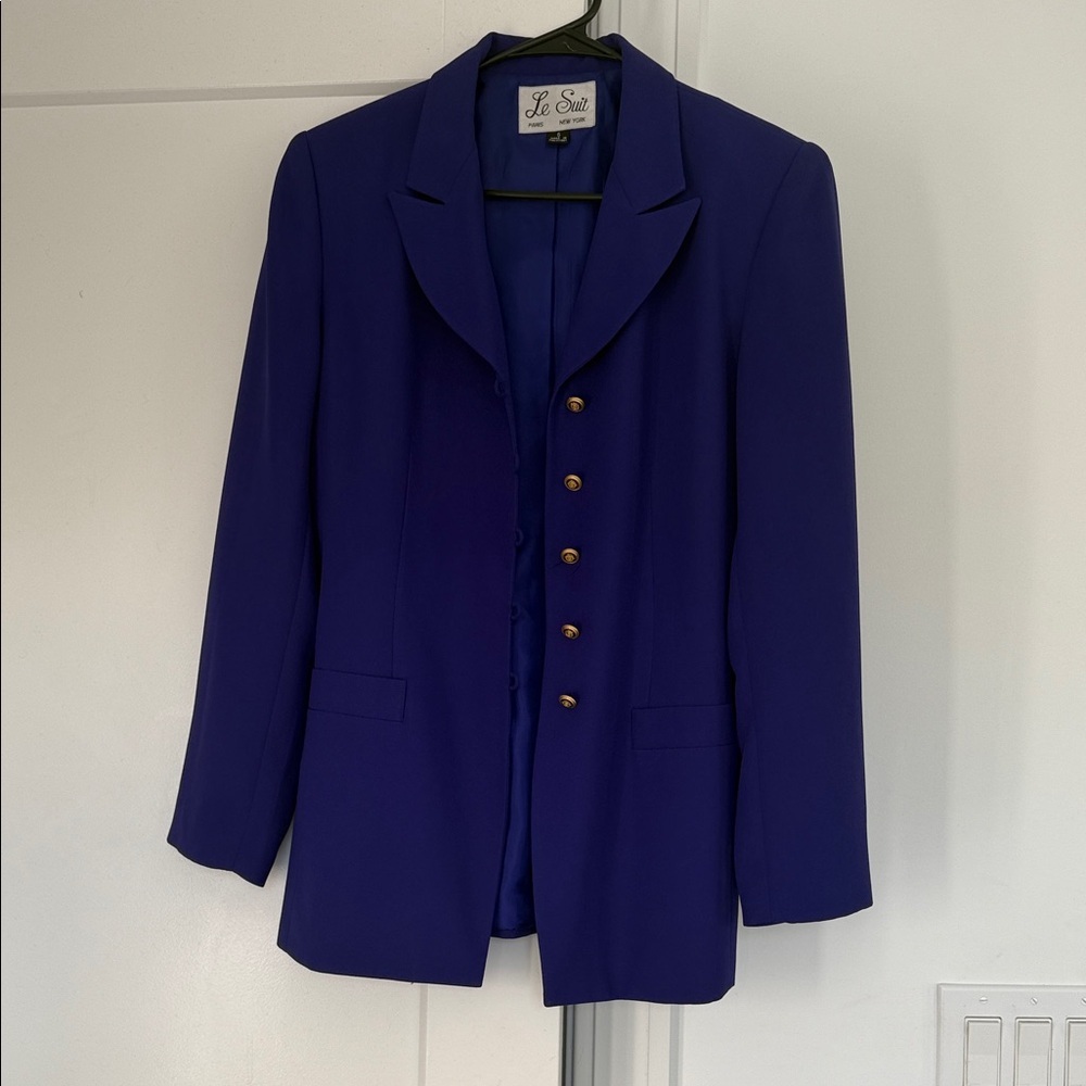 Le Suit Women's purple Blazer with Gold Buttons